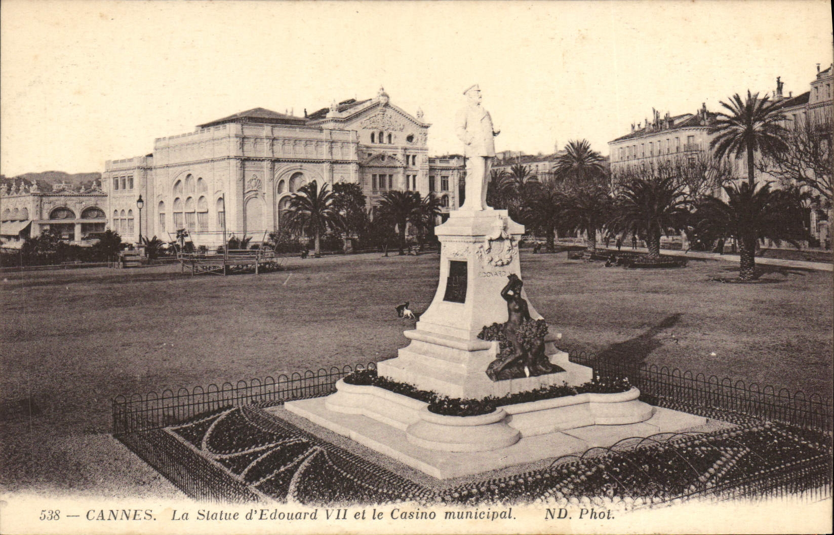 CPA Cannes La Statue d'Edouard VII et le Casino municipal