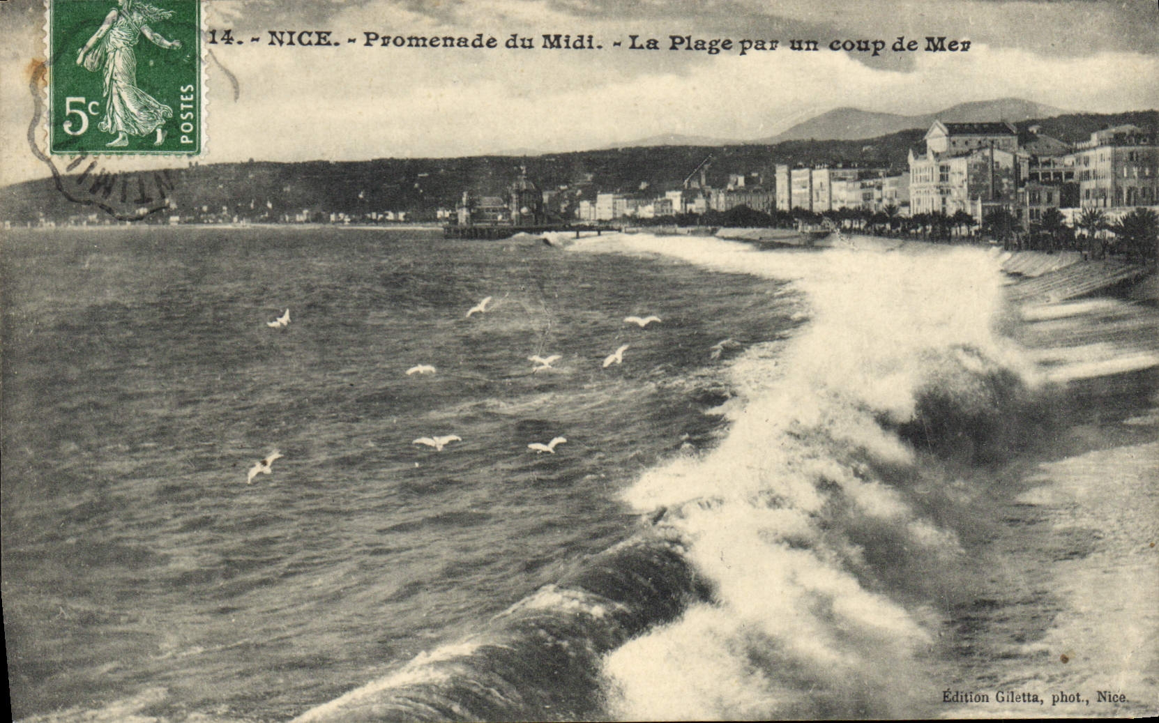 CPA Nice Promenade du Midi La Plage par un coup de Mer 