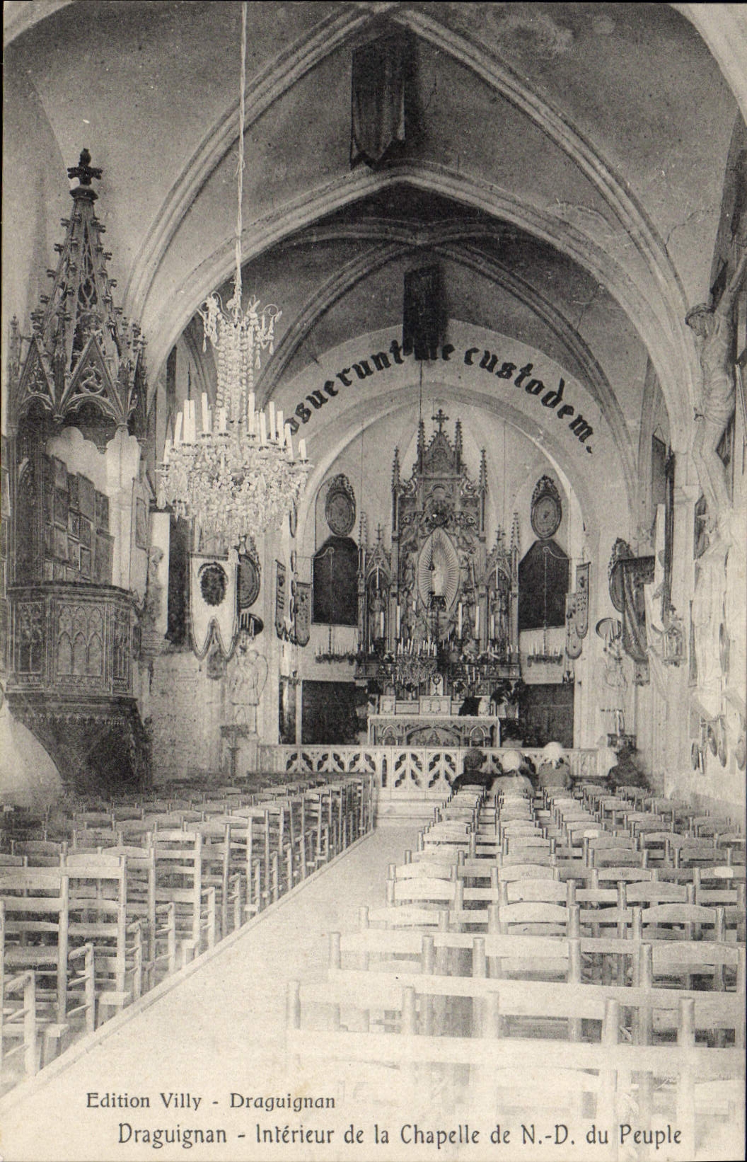 CPA Draguignan Interieur de la Chapelle de N D du Peuple