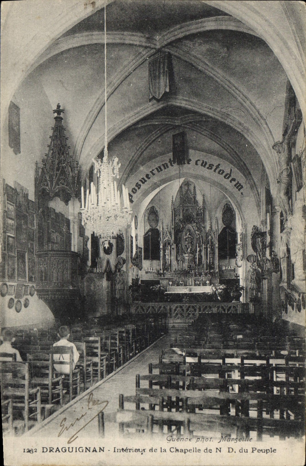CPA Draguignan Interieur de la Chapelle de N D du Peuple