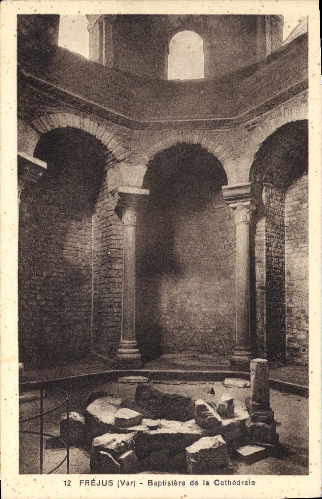 CPA Frejus Var Baptistere de la Cathedrale 