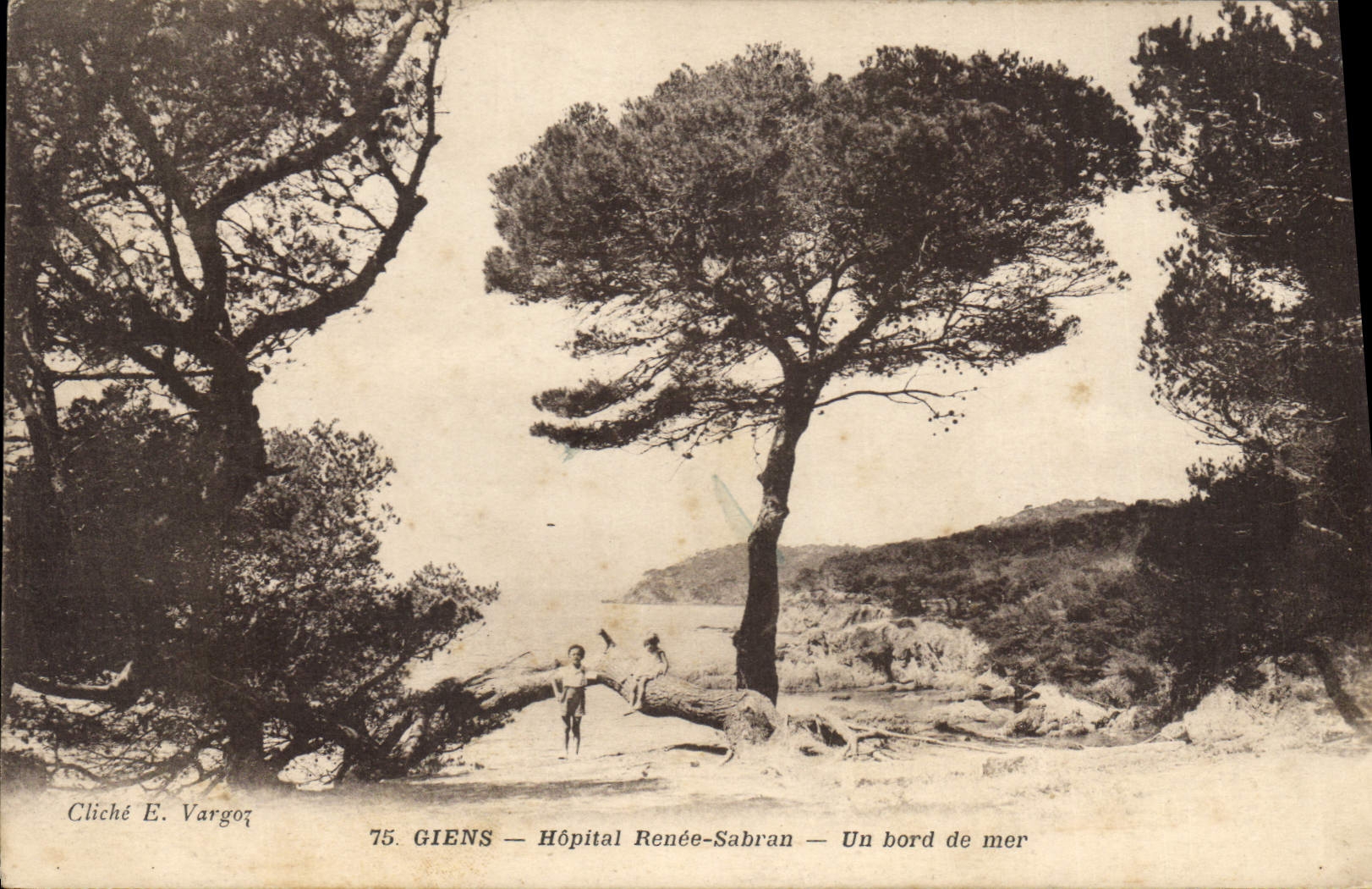 CPA Giens Hopital Renee Sabran Un bord de mer