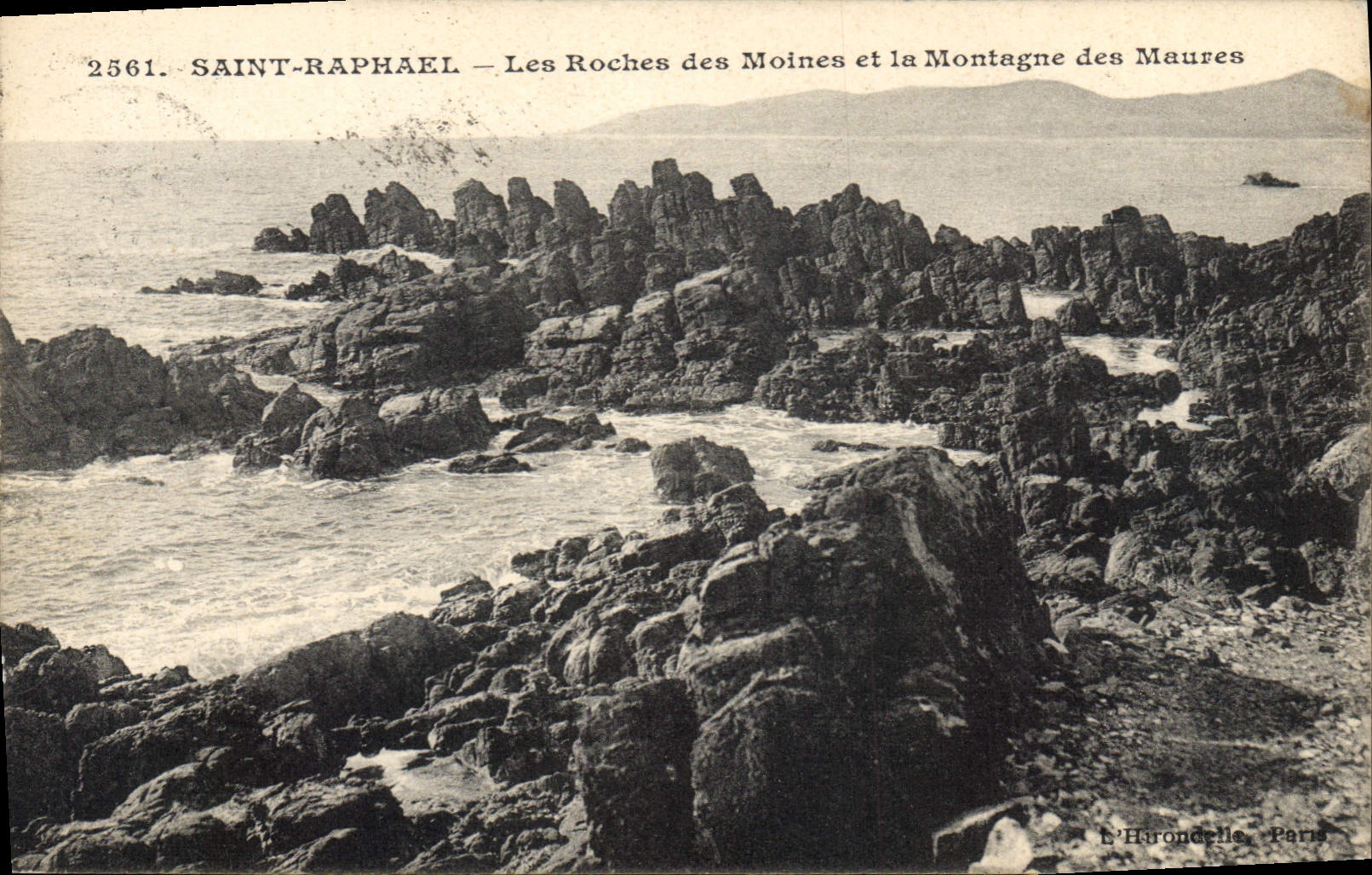 CPA Saint Raphael Les Roches des Moines et la Montagne des Maures 
