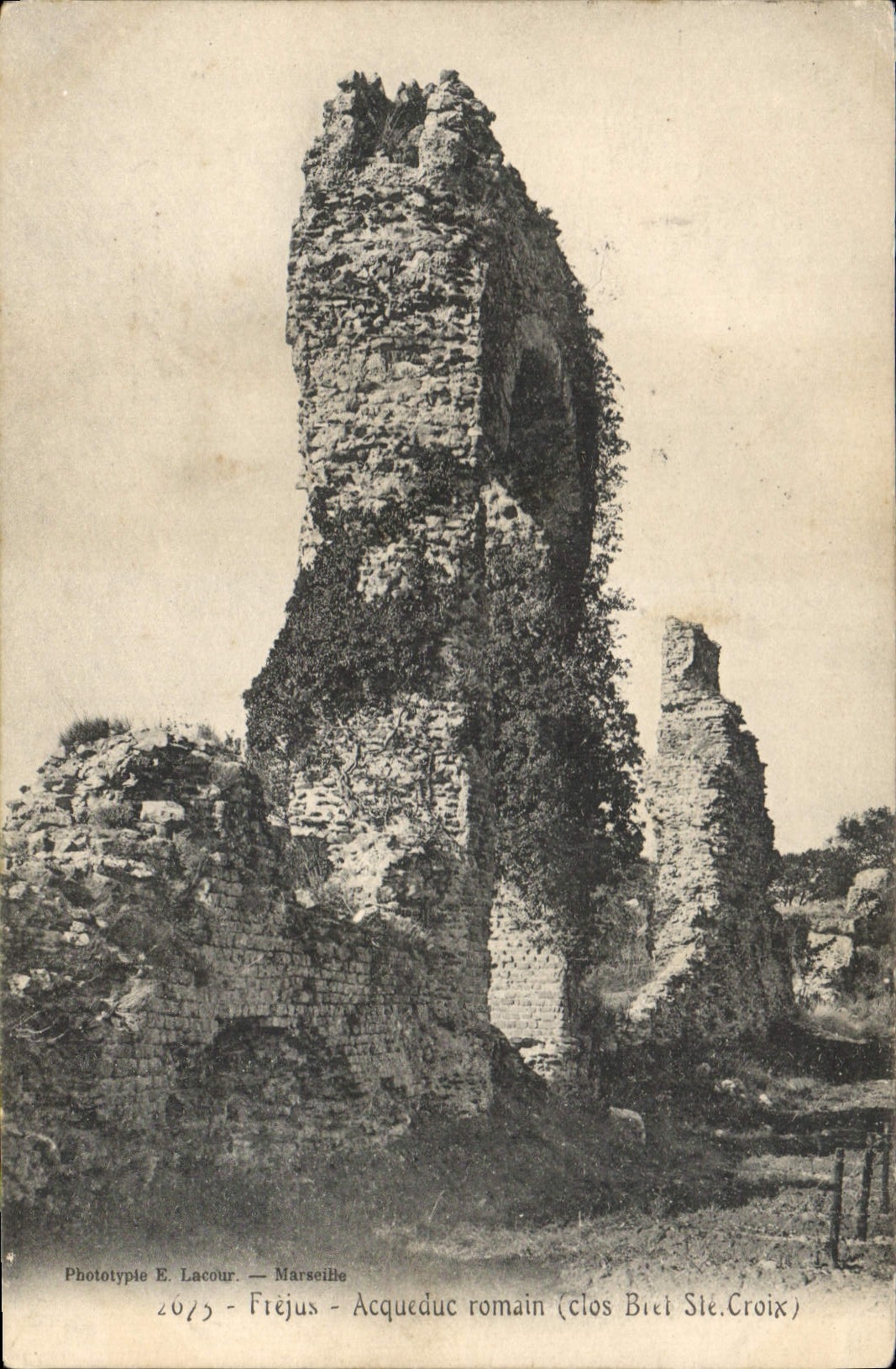 CPA Flejus Acqueduc romain clos Br Ste Croix 