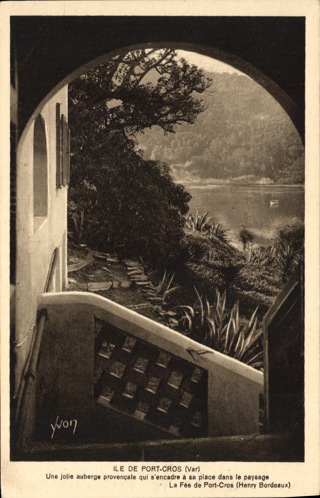 CPA Ile de Port Cros Var Une jolle auberge provencale qui s'encadre a sa place dans le paysage La Fe