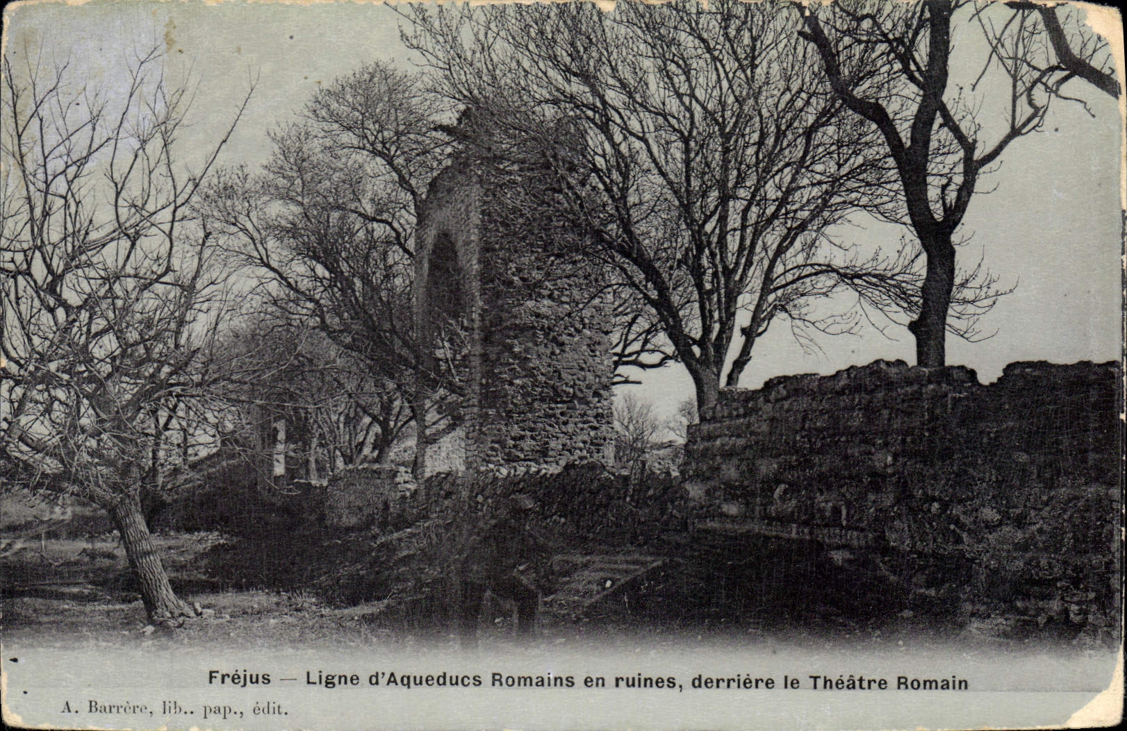 CPA Frejus Ligne d'Aqueducs Romains en ruines derriere le Theatre Romain