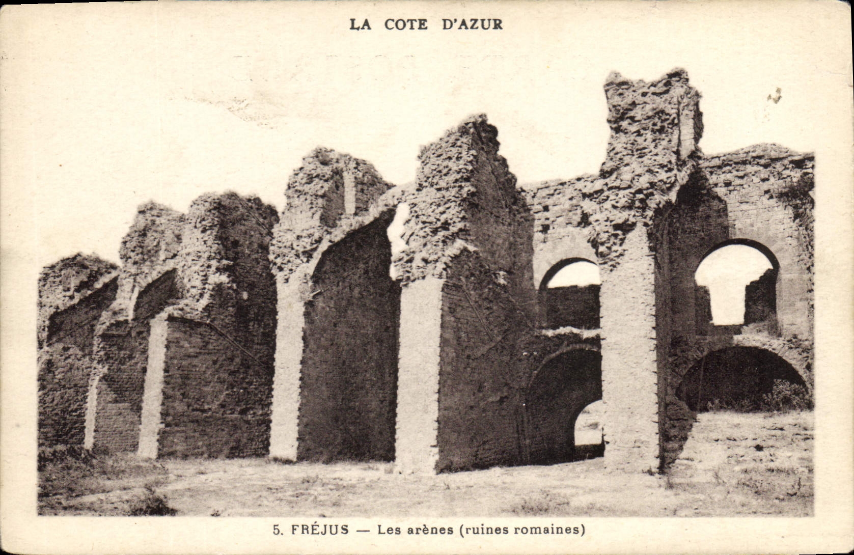 CPA La Cote d'Azur Frejus Les arenes ruines romaines