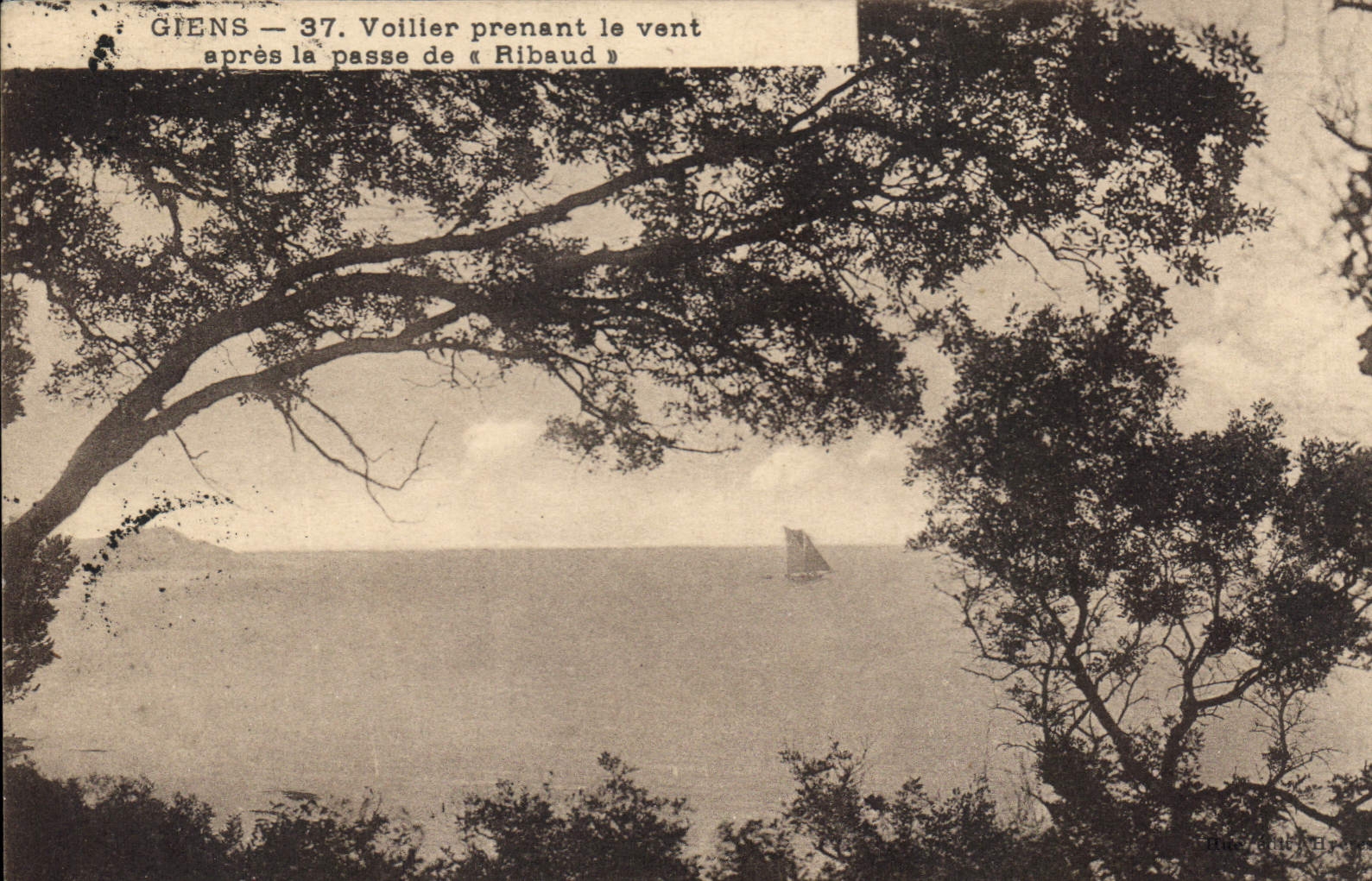 CPA Giens Voilier prenant le vent apres la passe de Ribaud