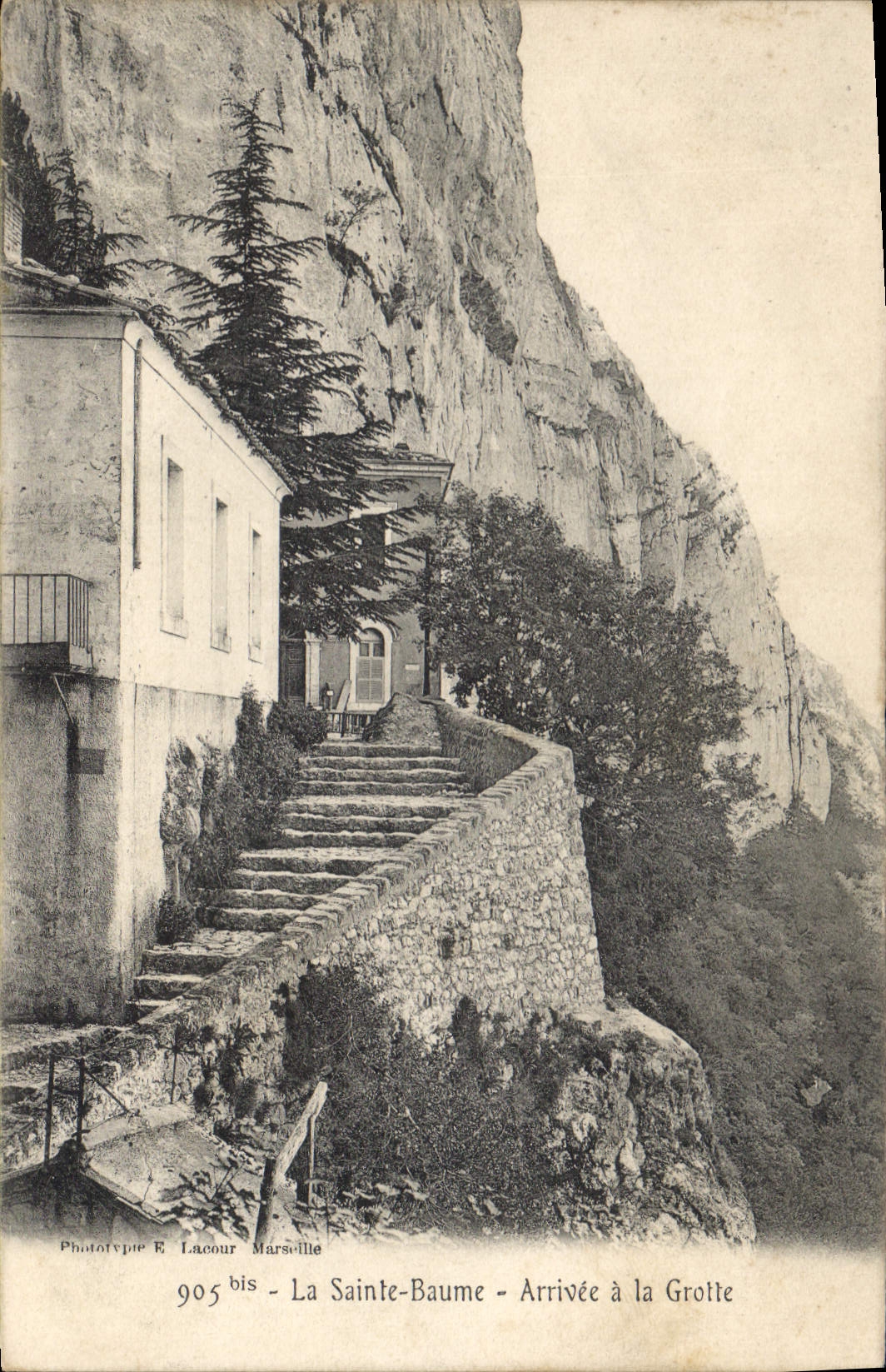 CPA La Sainte Baume Arrivee a la Grotte 