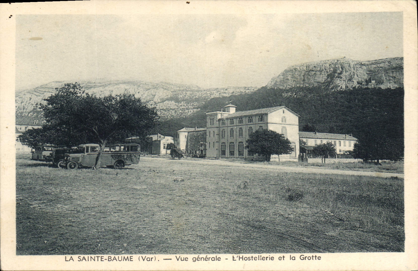 CPA La Sainte Baume Var Vue generale l'Hostellerie et la Grotte 