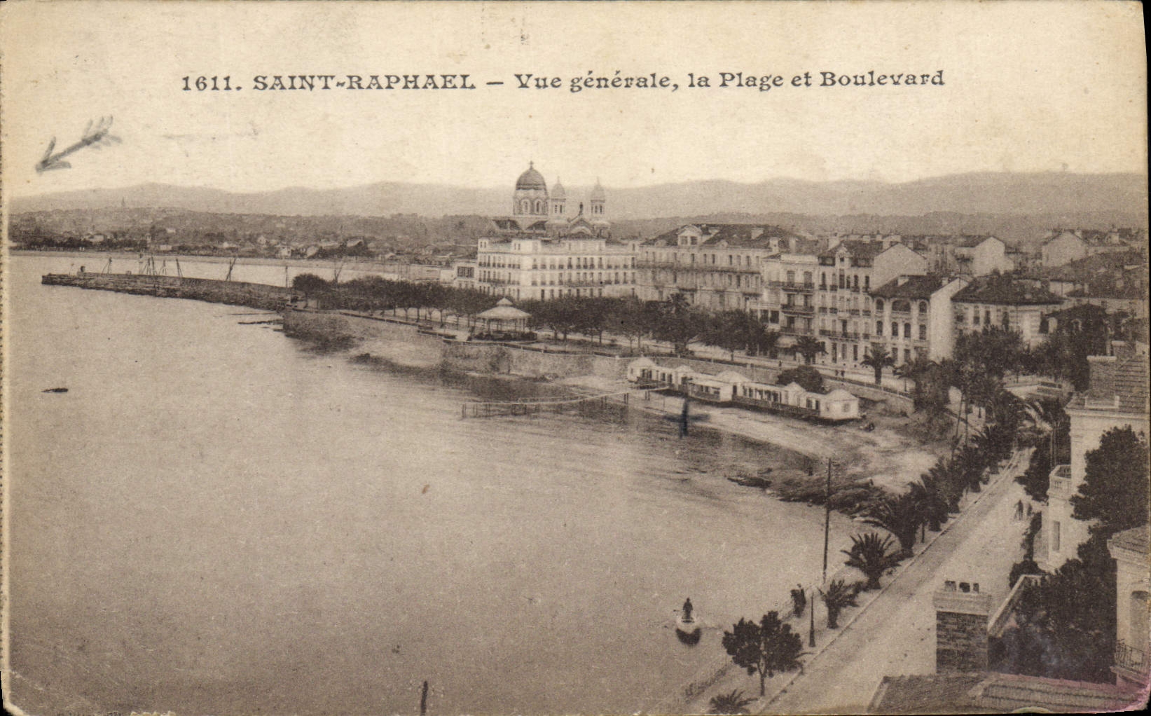 CPA Saint Raphael Vue generale la Plage et Boulevard