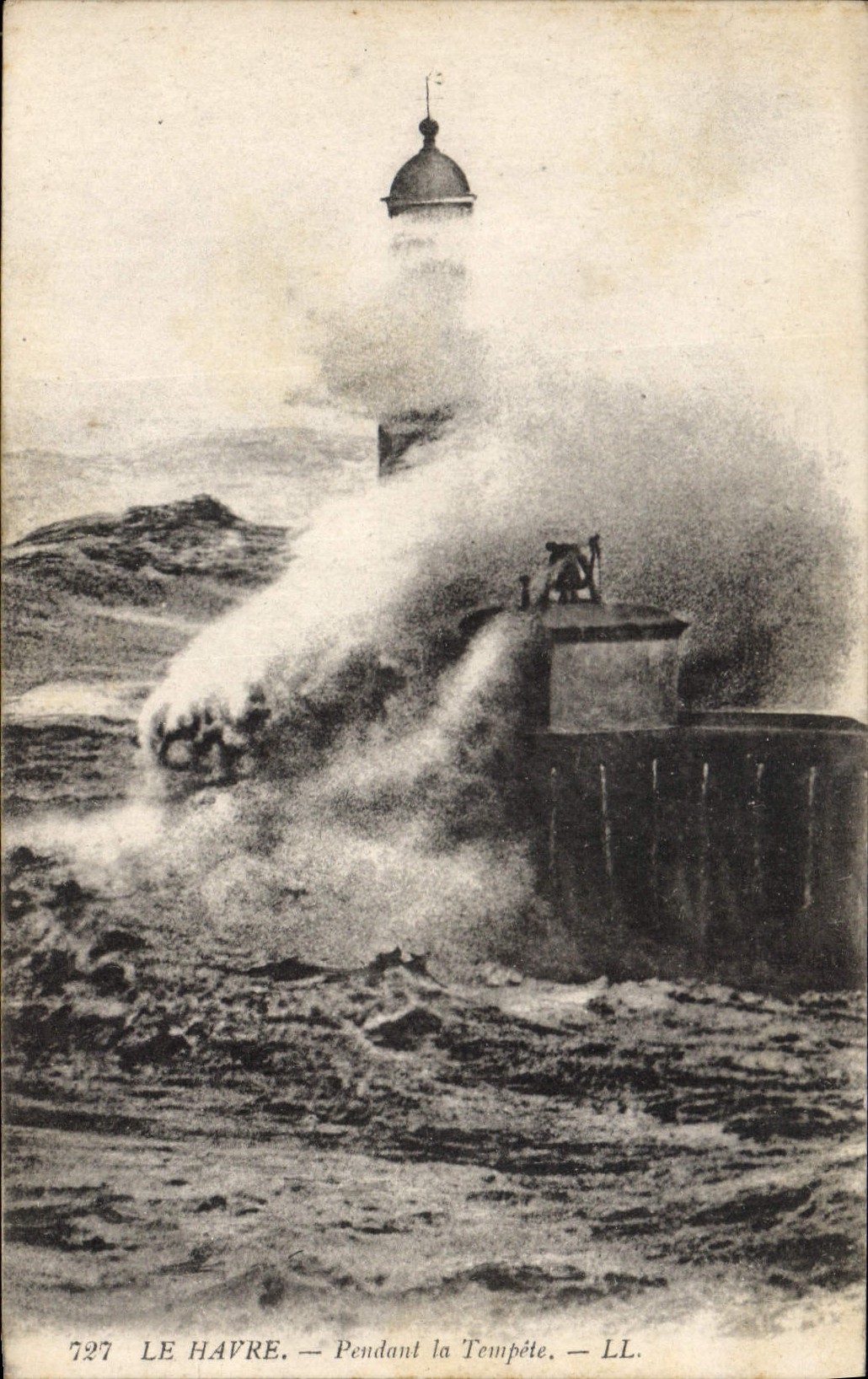 CPA Le Havre Pendant la Tempete Phare