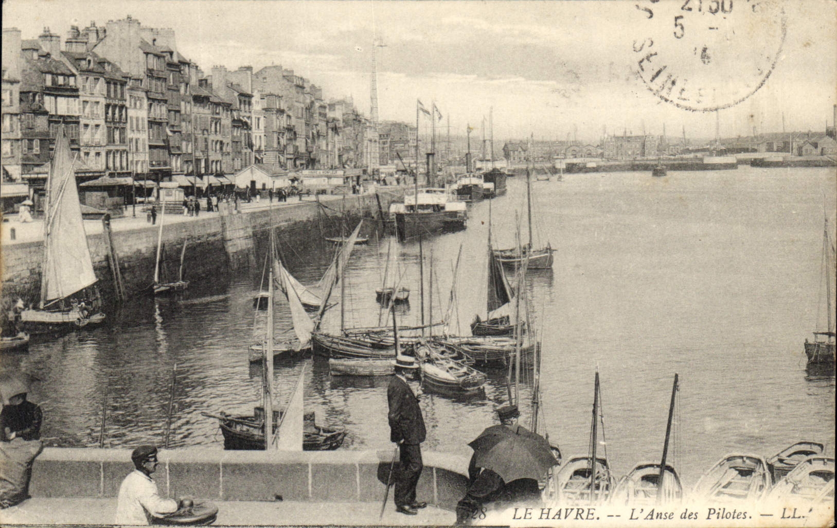 CPA Le Havre l'Anse des Pilotes Bateaux