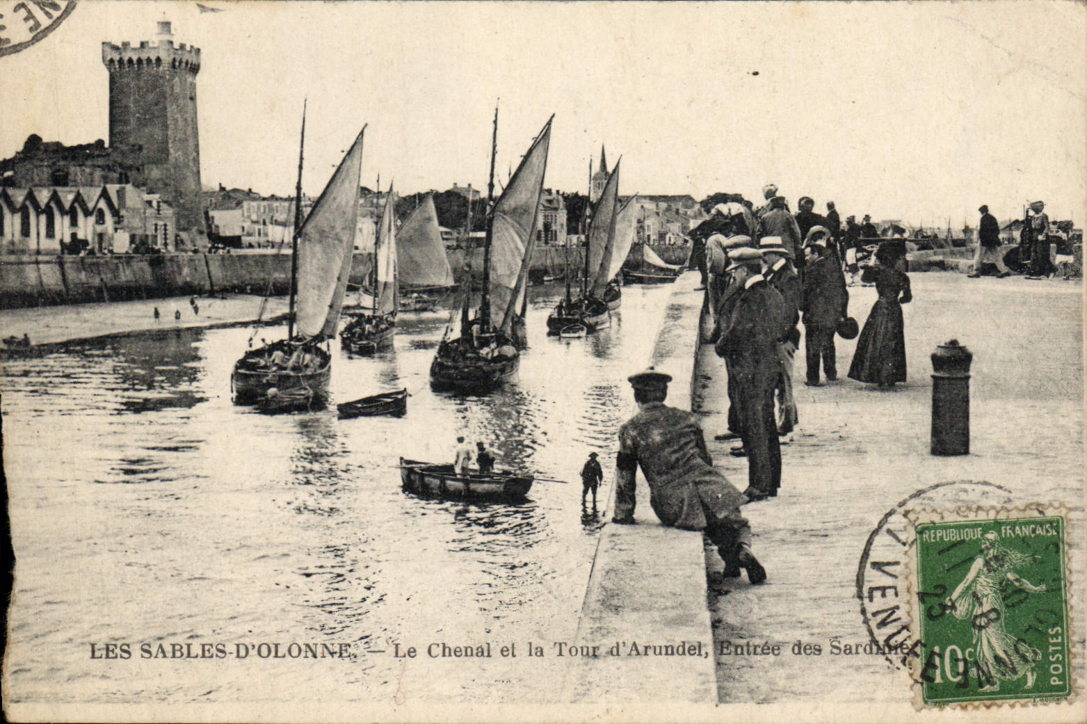 CPA Les Sables d'Olobbe Le Chenal et la Tour d'Arundel Entree de Sardine  Bateaux