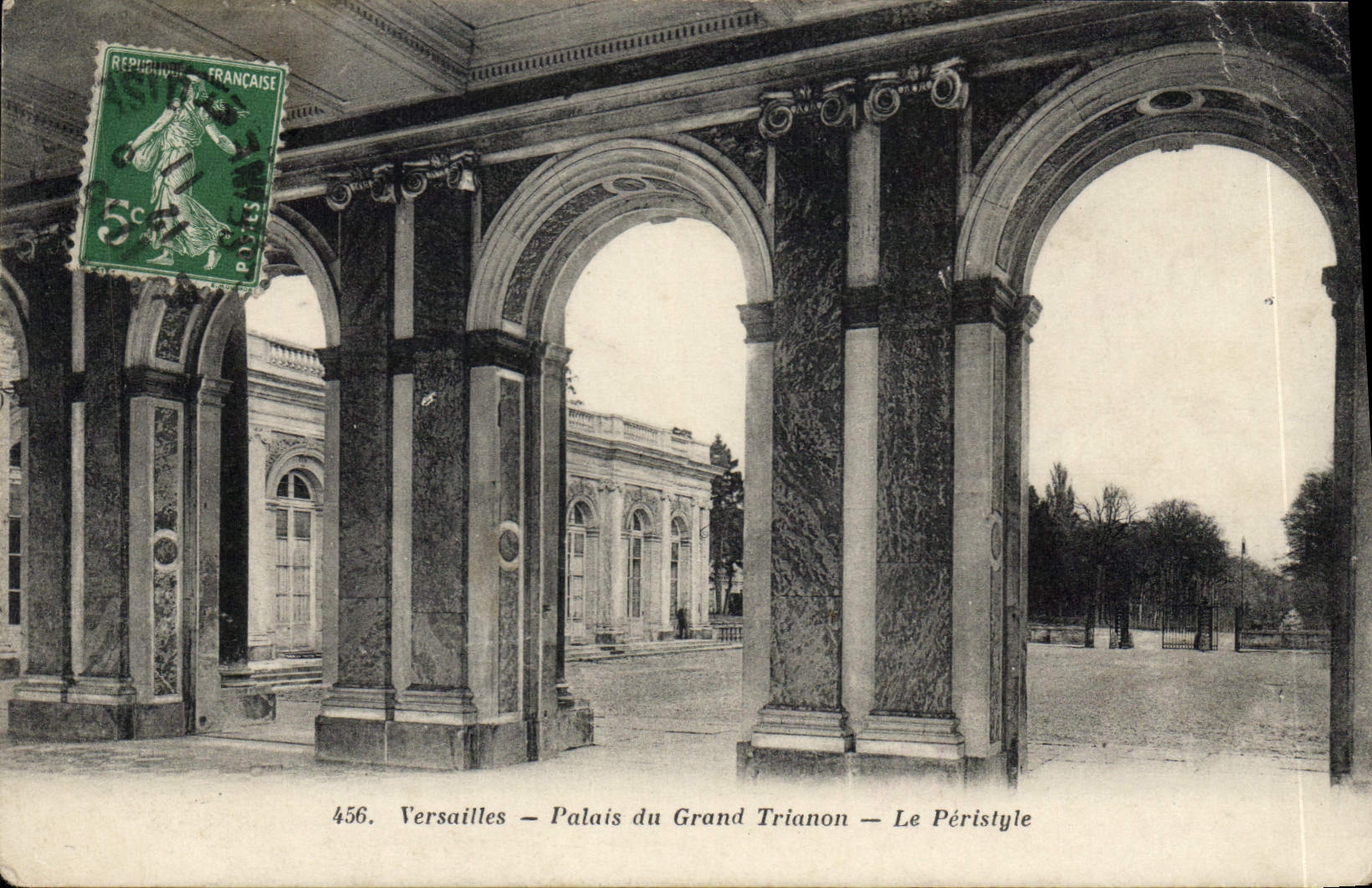 CPA Versailles Palais du Grand Trianon Le Peristyle 