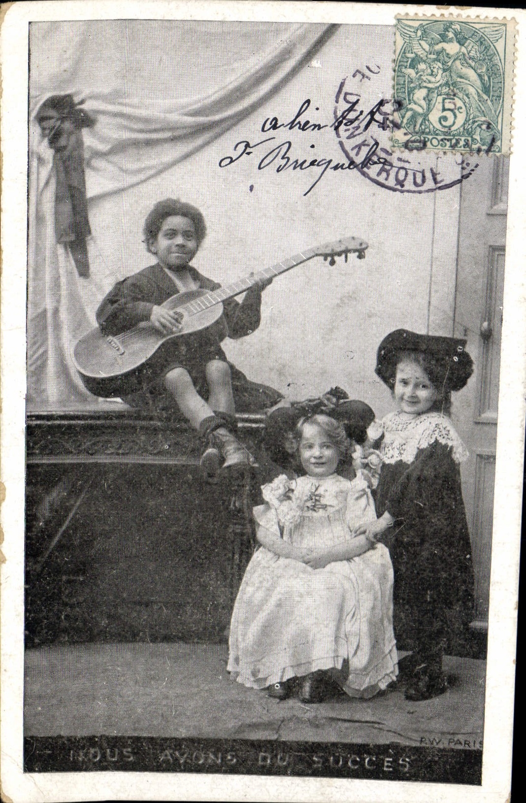 CPA Enfants Guitare Negre