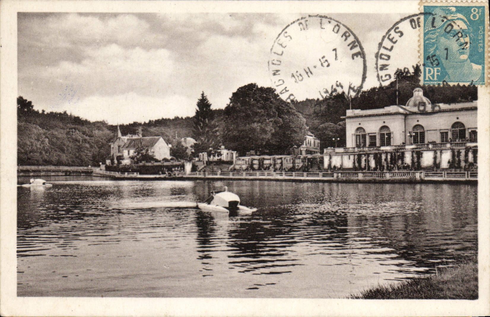 CPA Bagnoles de l'Orne Vue sur le Lac