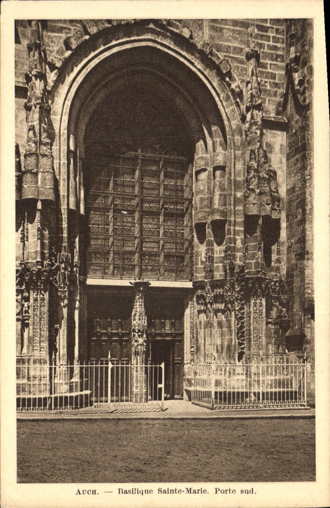 CPA Auch Basilique Sainte Marie Porte sud 
