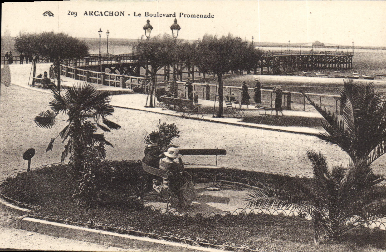CPA Arcachon Le Boulevard Promenade 