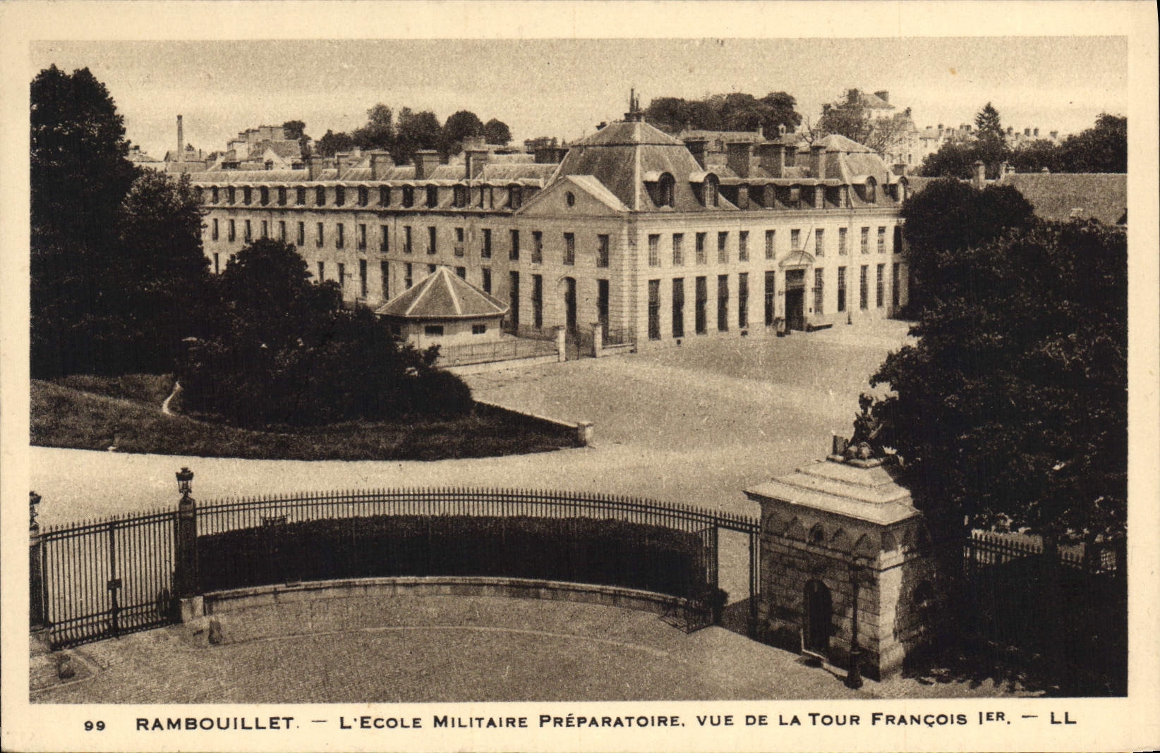 CPA Rambouillet L'Ecole Militaire Preparatoire Vue de la Tour Francois