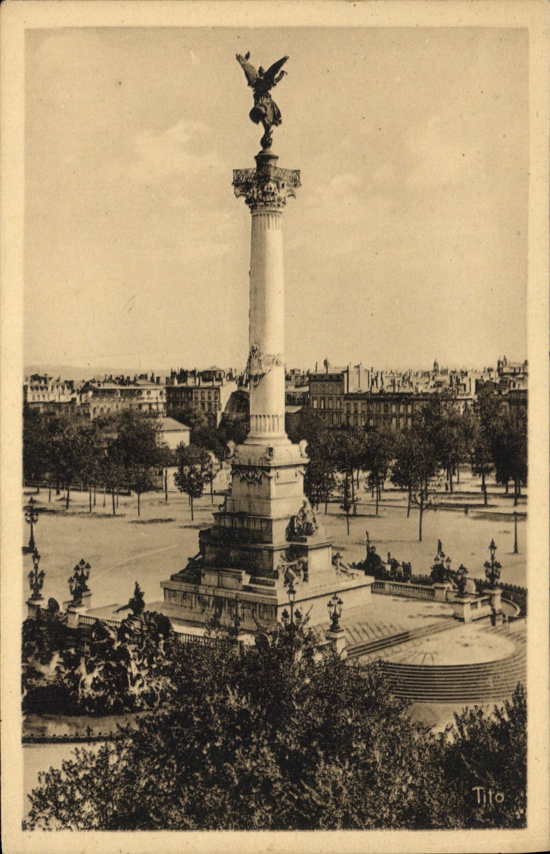 CPA Bordeaux Le Monument des Girondins