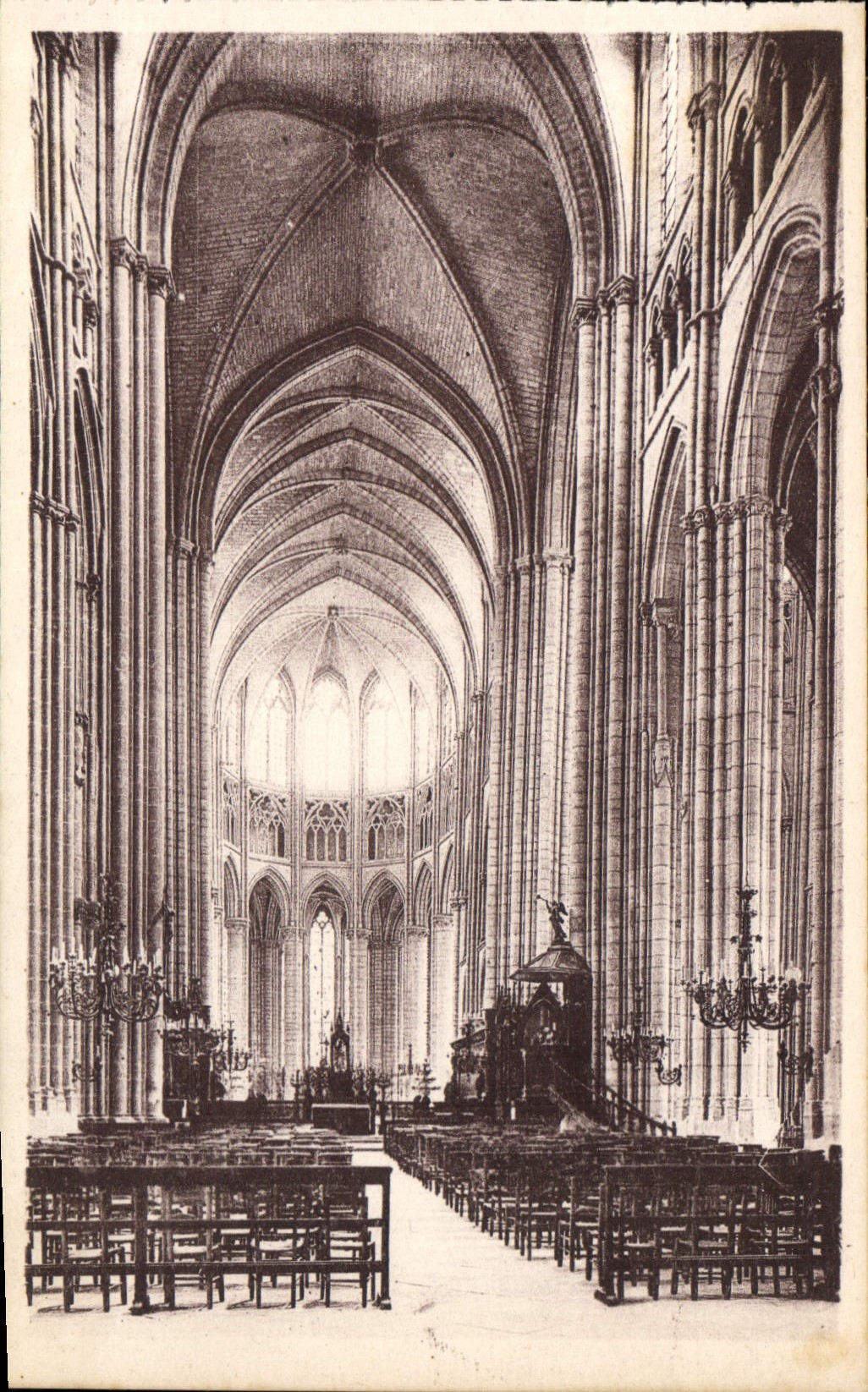 CPA Cathedrale de Meaux La Nef et le Choeur 