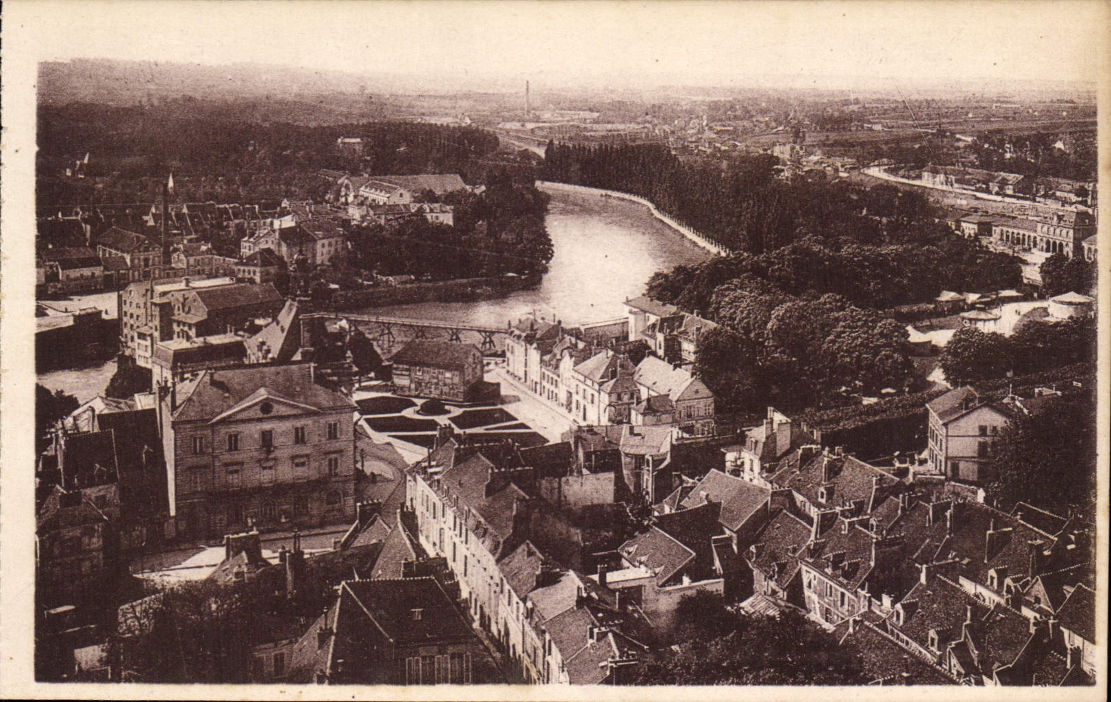 CPA Meaux Vue sur la Marne prise de la Cathedrale 