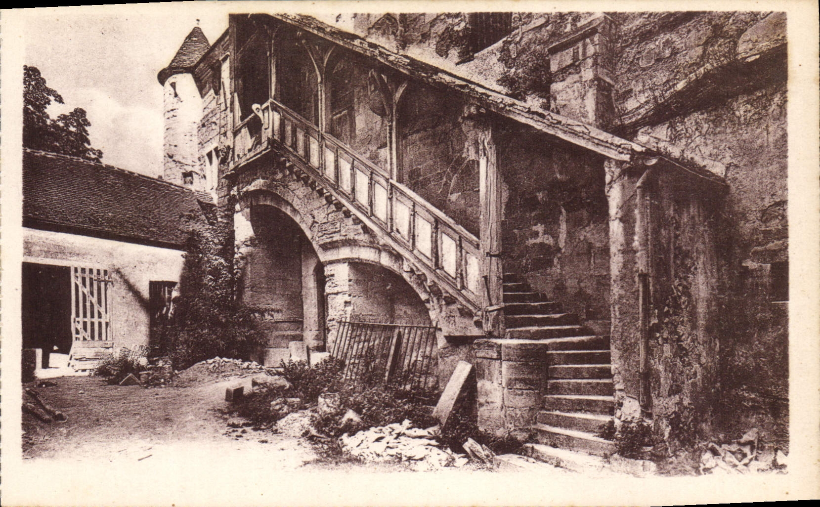 CPA Meaux Escalier du XII siecle du vieux Chapitre 