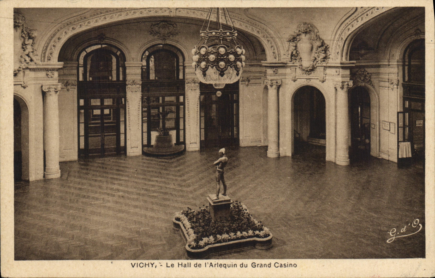 CPA Vichy Le Hall de l'Arlequin du Grand Casino 