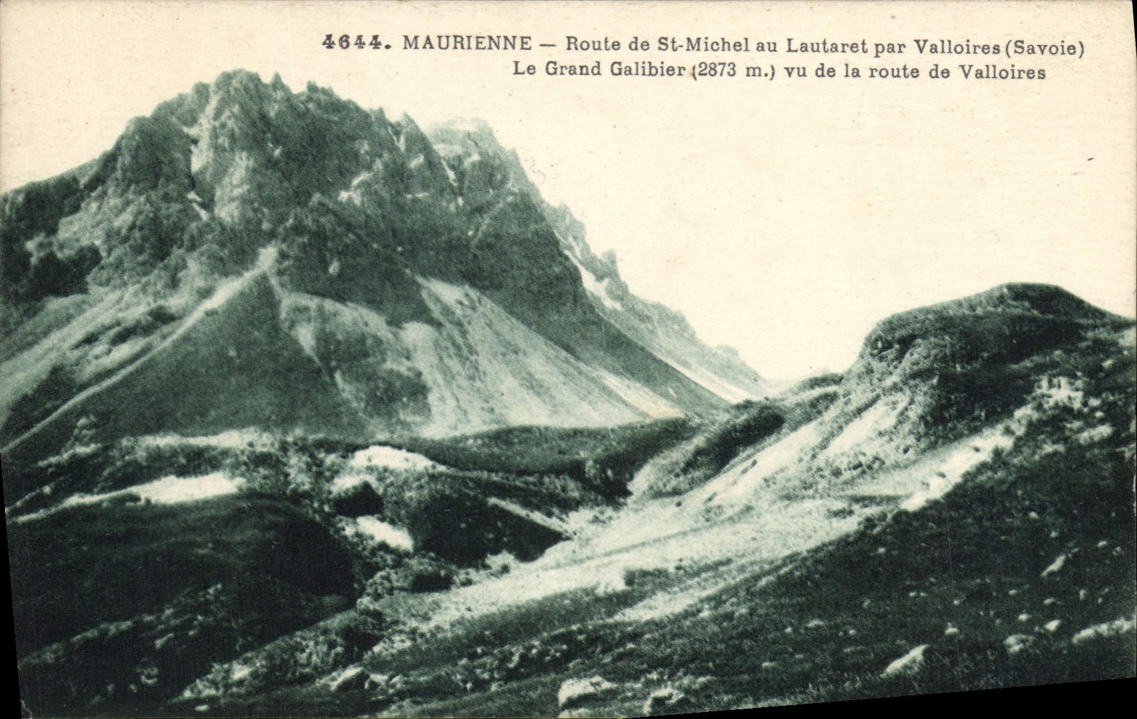 CPA Maurienne Route de St Michel au Lautaret par Valloires Savoie Le Grand Galibier vu de la route d
