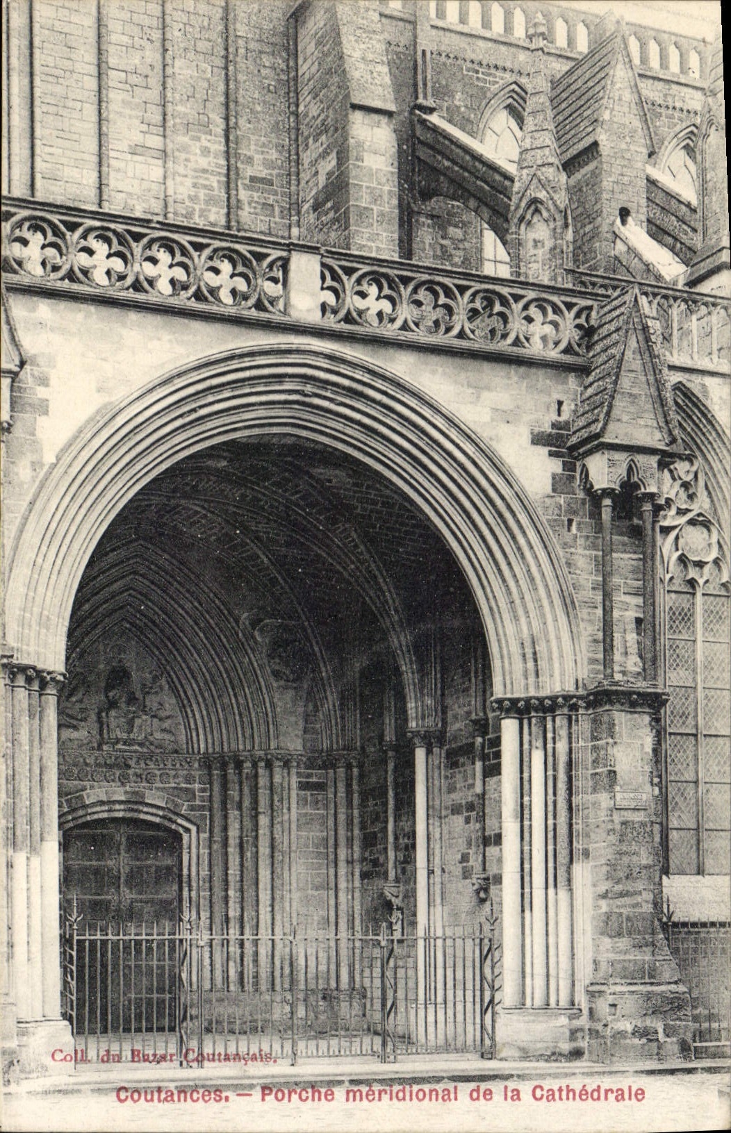 CPA Coutances Porche meridional de la Cathedrale 