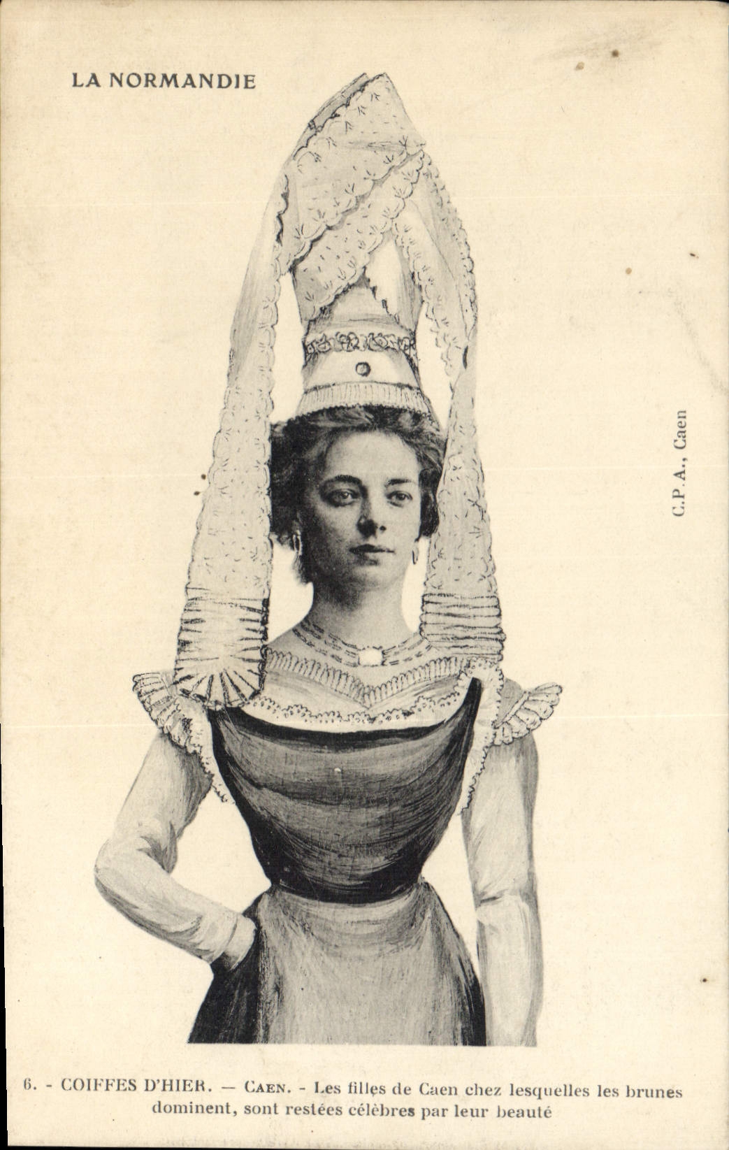 CPA Coiffes d'Hier Caen Les tilles de Caen Chez lesquelles les brunes dominent