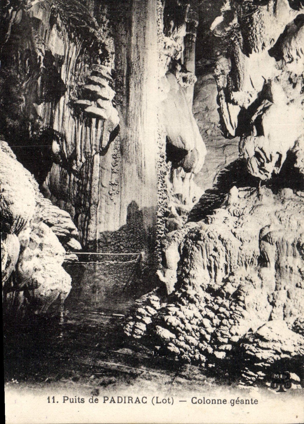 CPA Puits de Padirac Lot Colonne geante