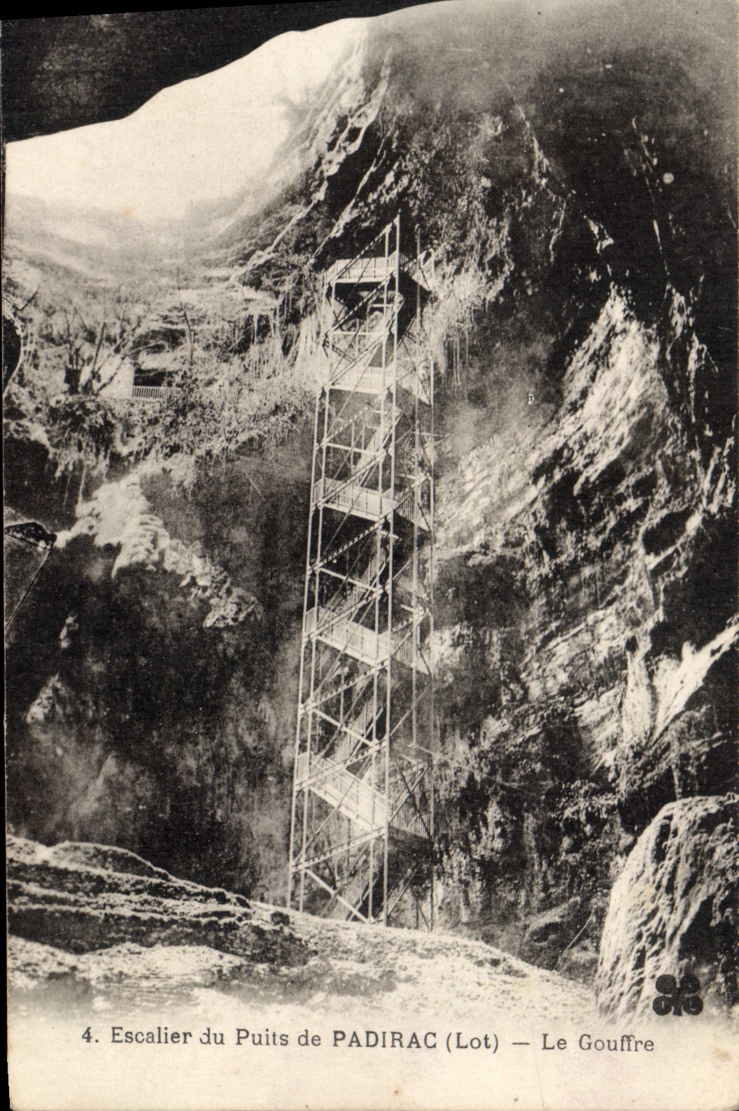 CPA Escalier de Puits de Padirac Lot Le Gouffre 