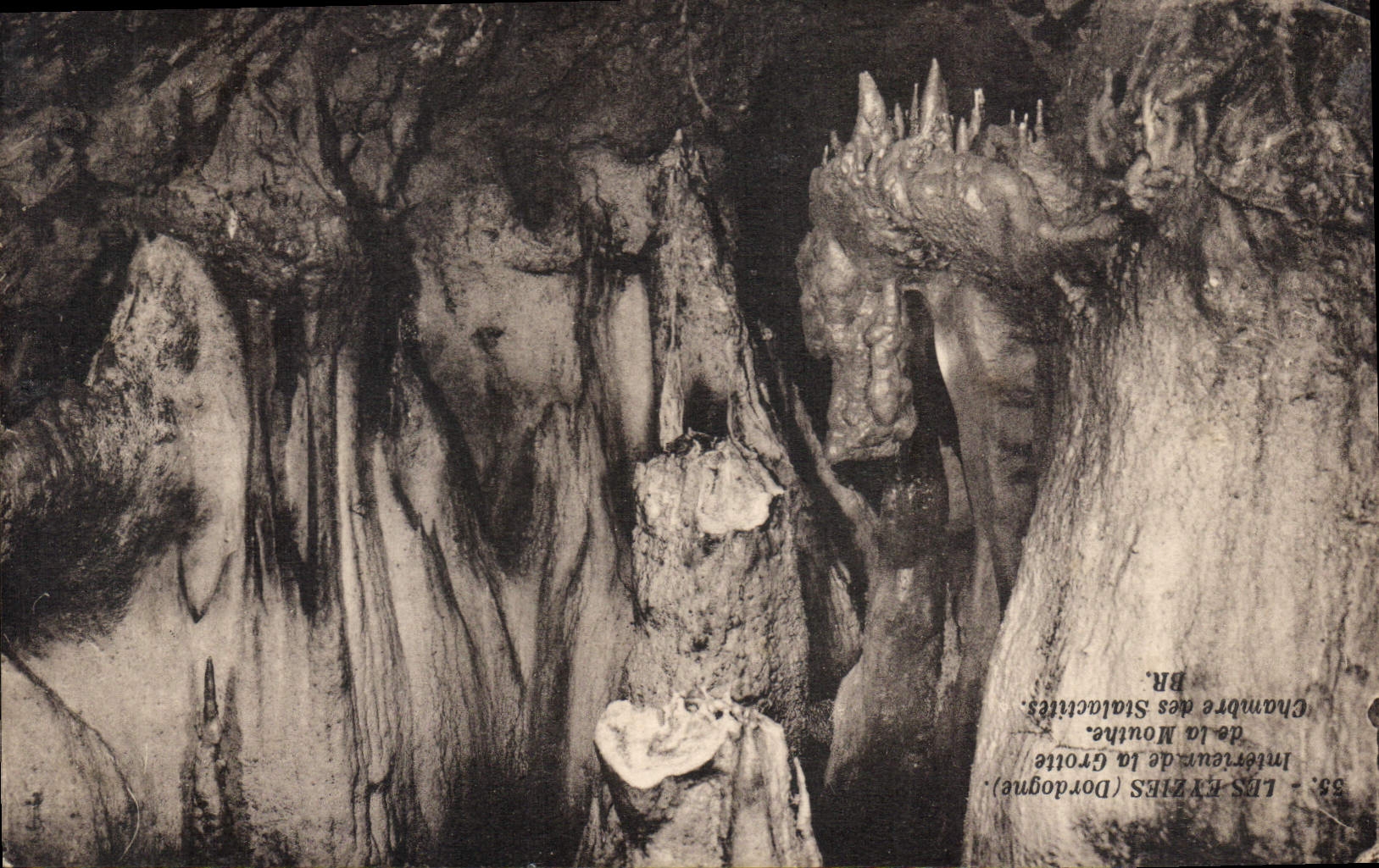CPA Les Eyzies Dordogne Interieur de la Grotte de la Mouthe Chambre des Stalactites 