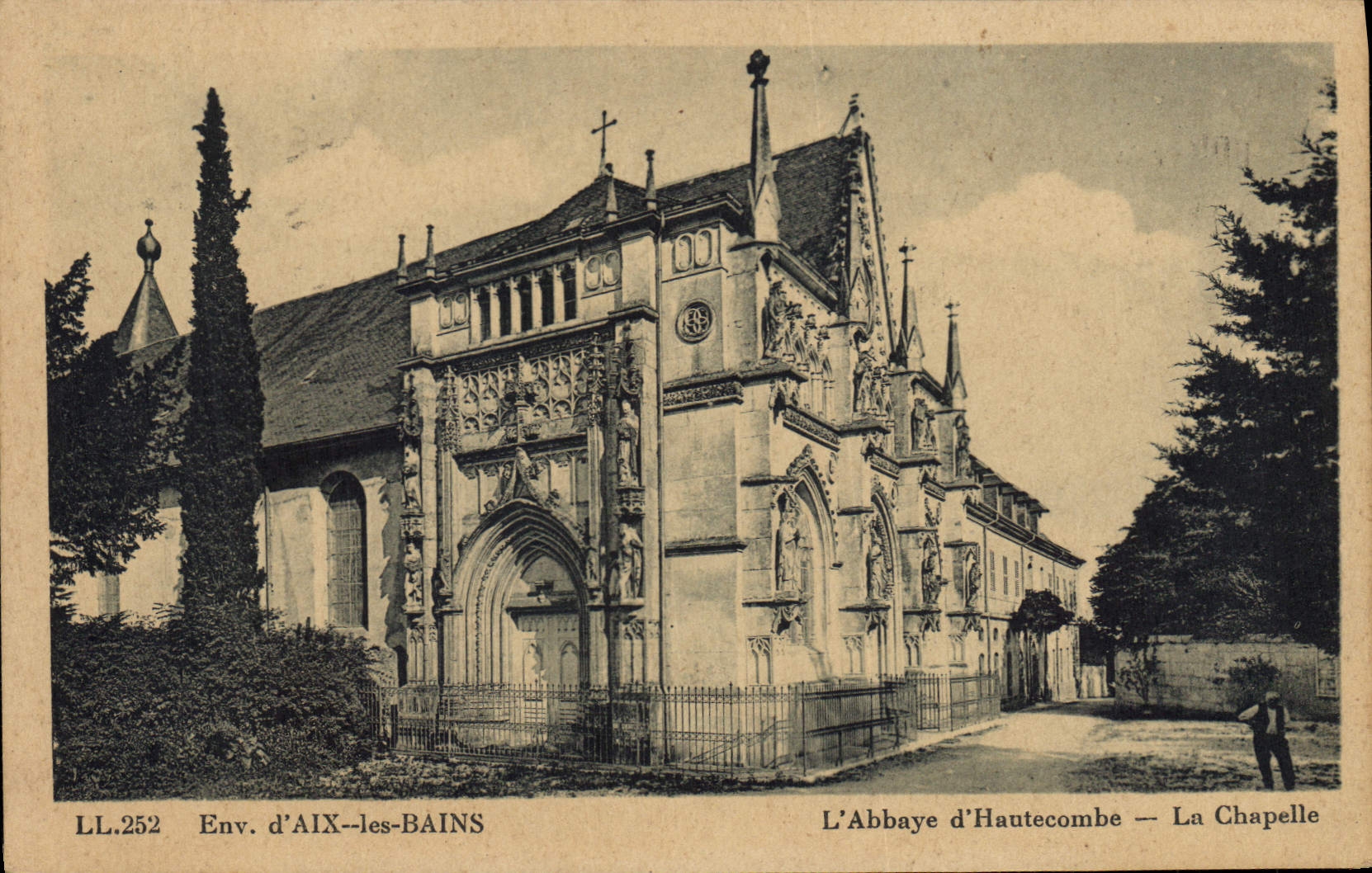 CPA Env d'Aix les Bains L'Abbaye d'Hautecombs La Chapelle