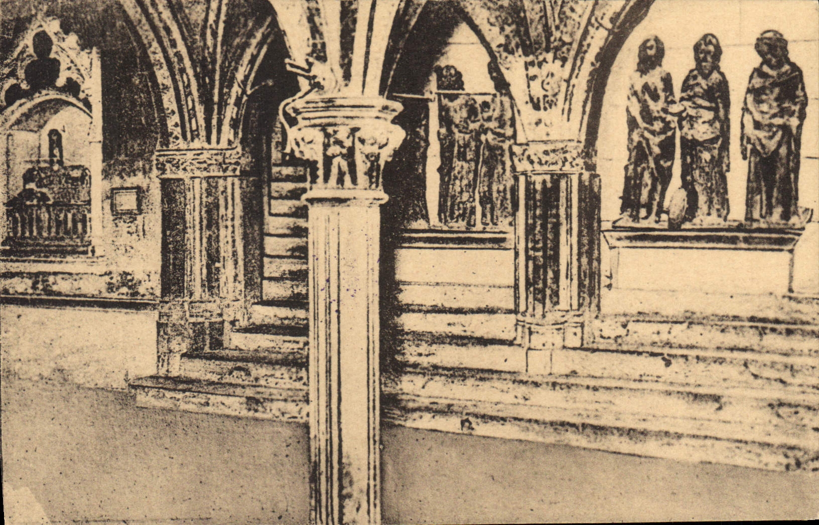 CPA Insigne Basilique St Sernin de Toulouse Crypte des Corps Saints