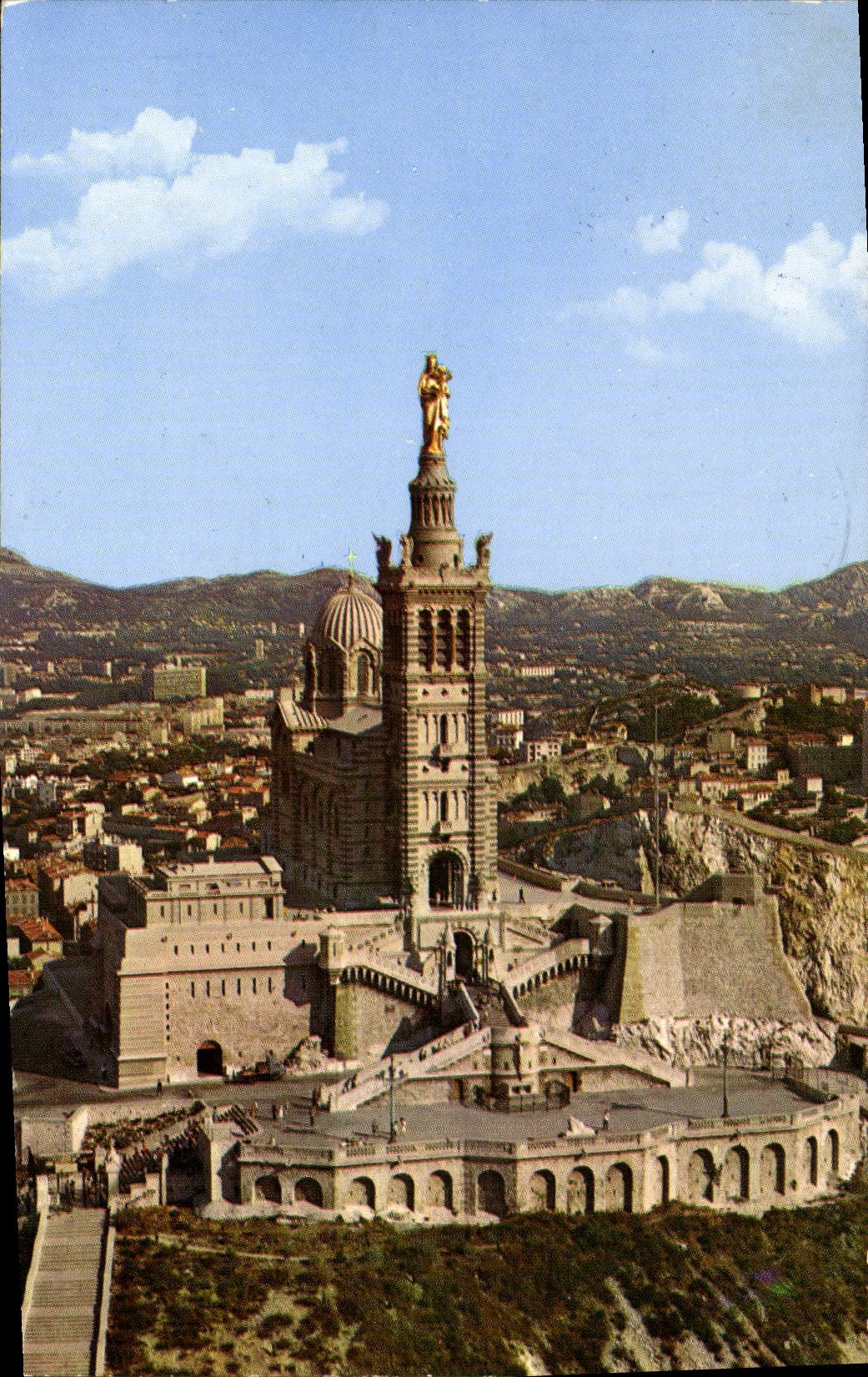 CPA Marseille Basilique Notre Dame de la Garde Vue aerienne 