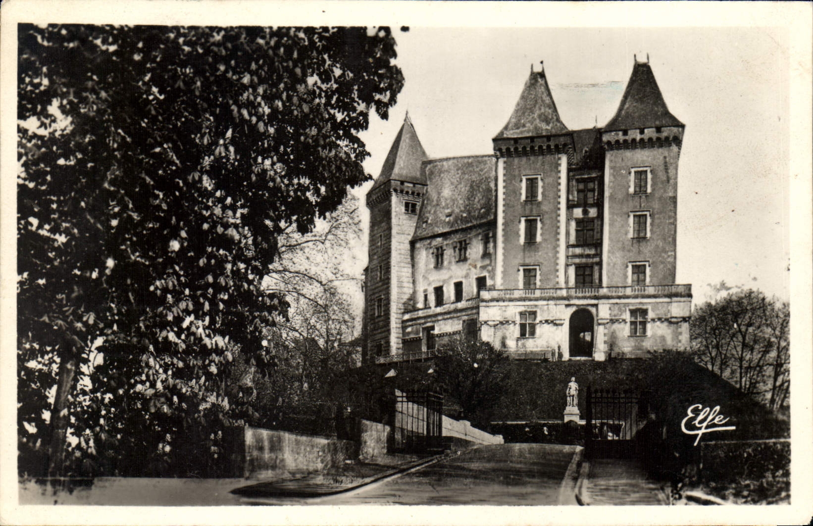 CPA Pau Le Chateau Vue de l'Ouest 