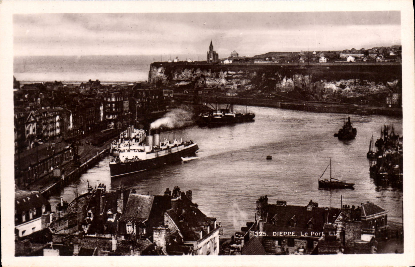 CPA Dieppe Le Port 