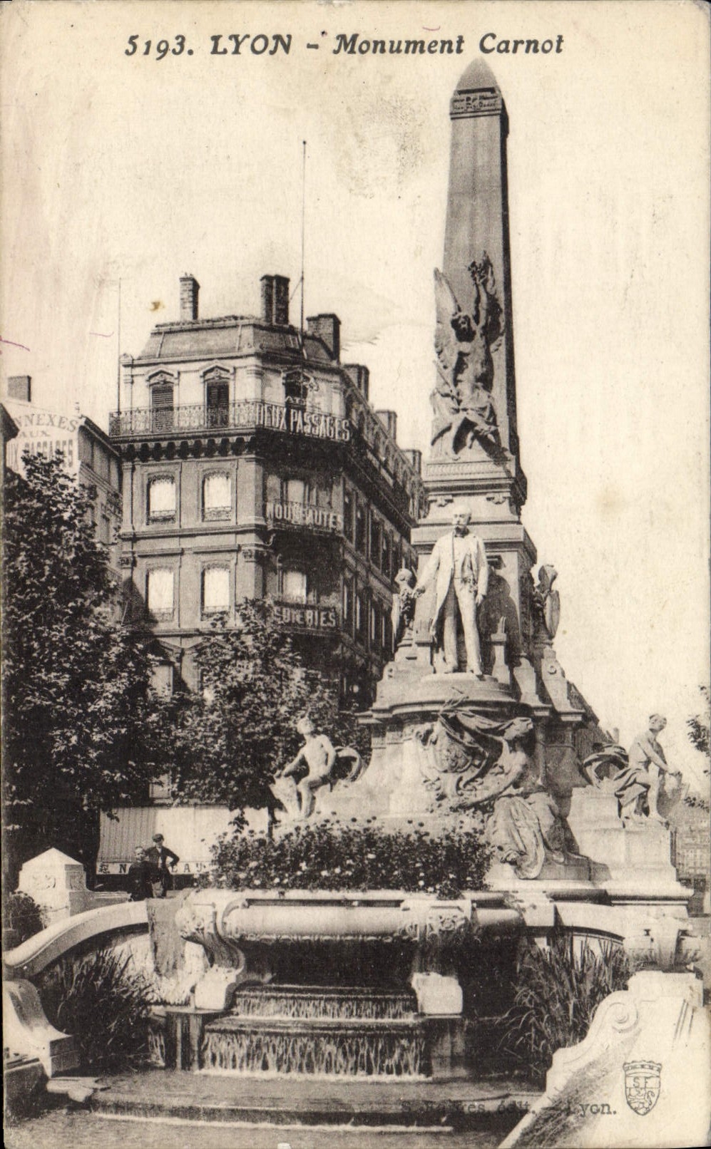 CPA Lyon Monument Carnot 