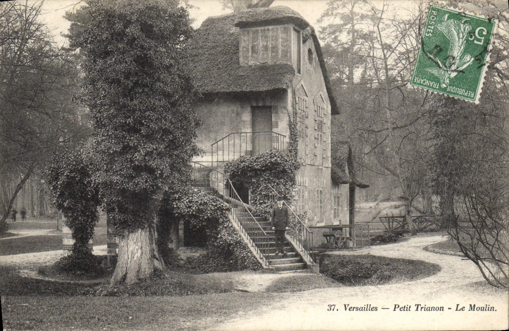 CPA Versailles Petit Trianon Le Moulin 