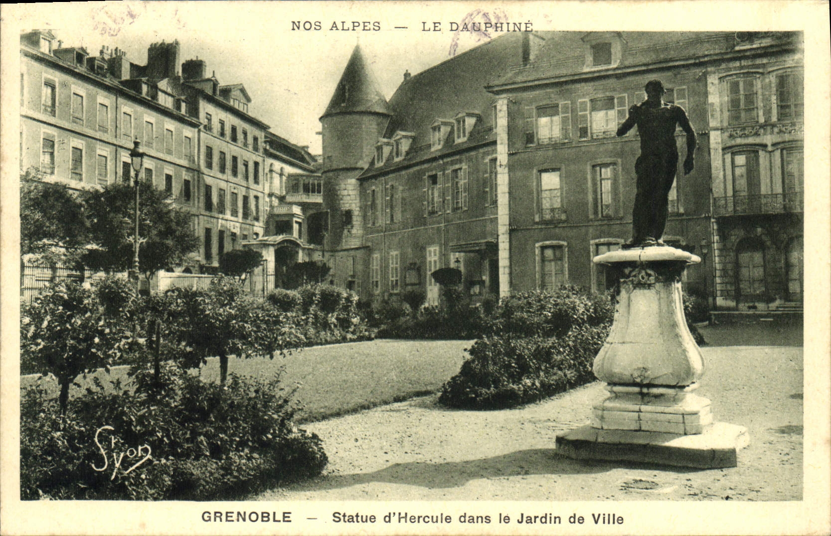 CPA Nos Alpes Le Dauphine Grenoble Statue d'Hercule dans le Jardin de Ville 