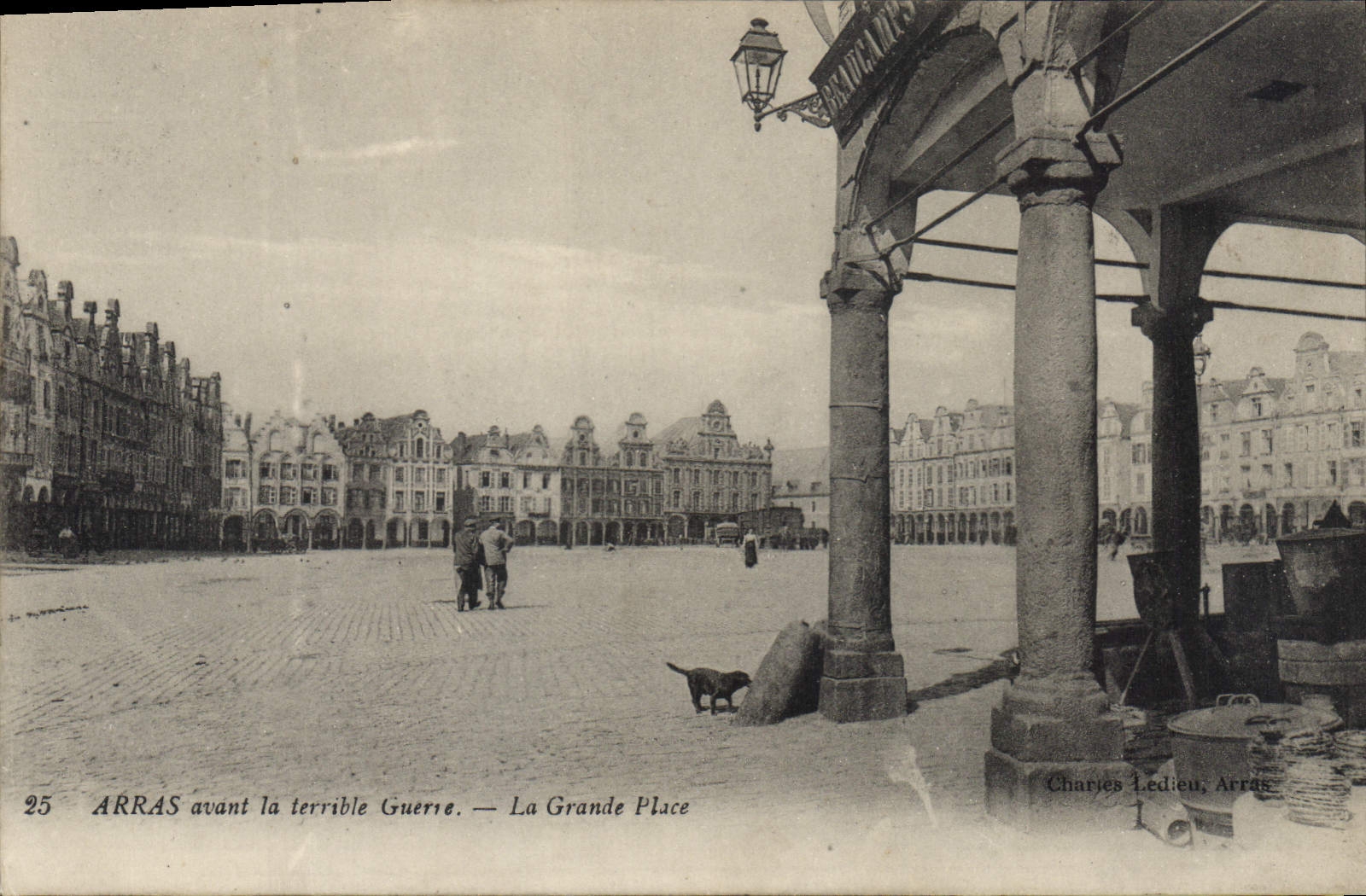 CPA Arras avant la terrible Guerre La Grande Place