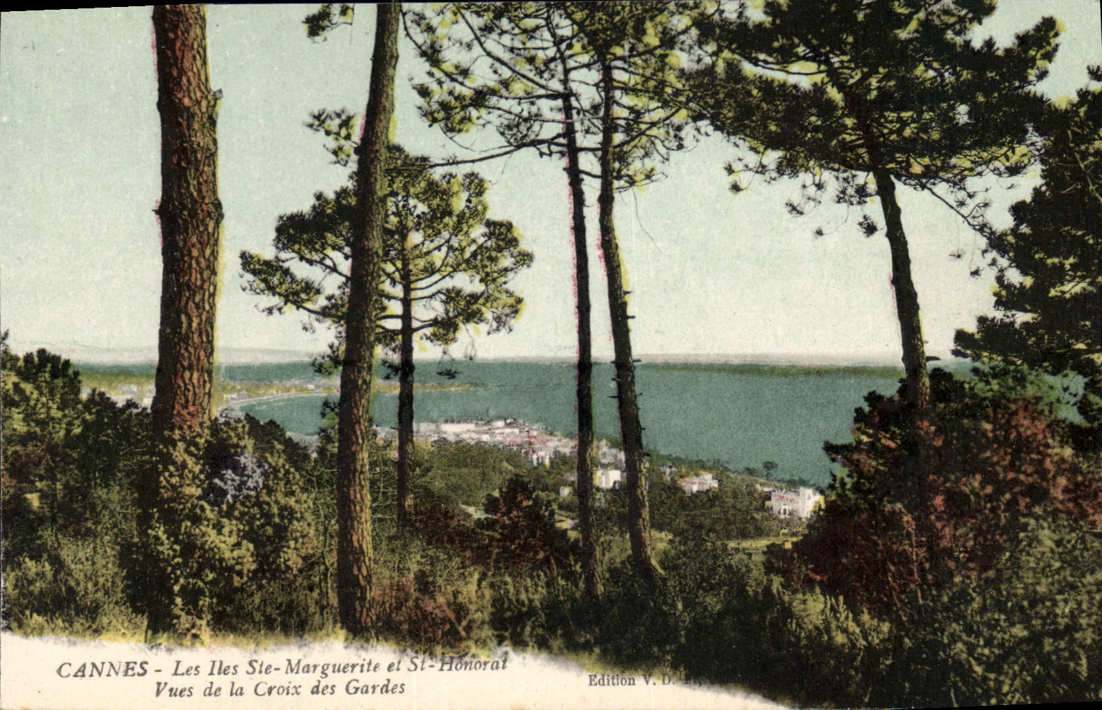 CPA Cannes Les les Ste Marguerite et St Honorat Vues de la Croix des Gardes