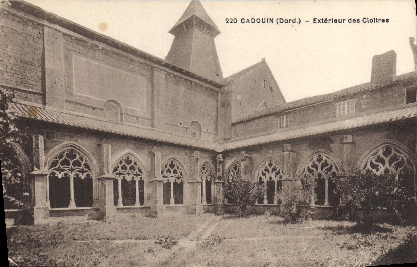 CPA Cadouin Dord Exterieur des Cloitres 