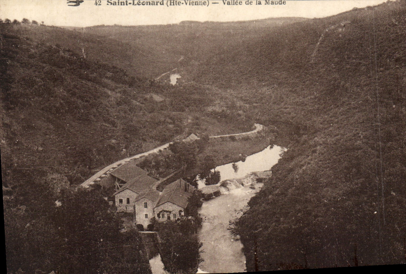 CPA Saint Leonard Hte Vienne Vallee de la Maude