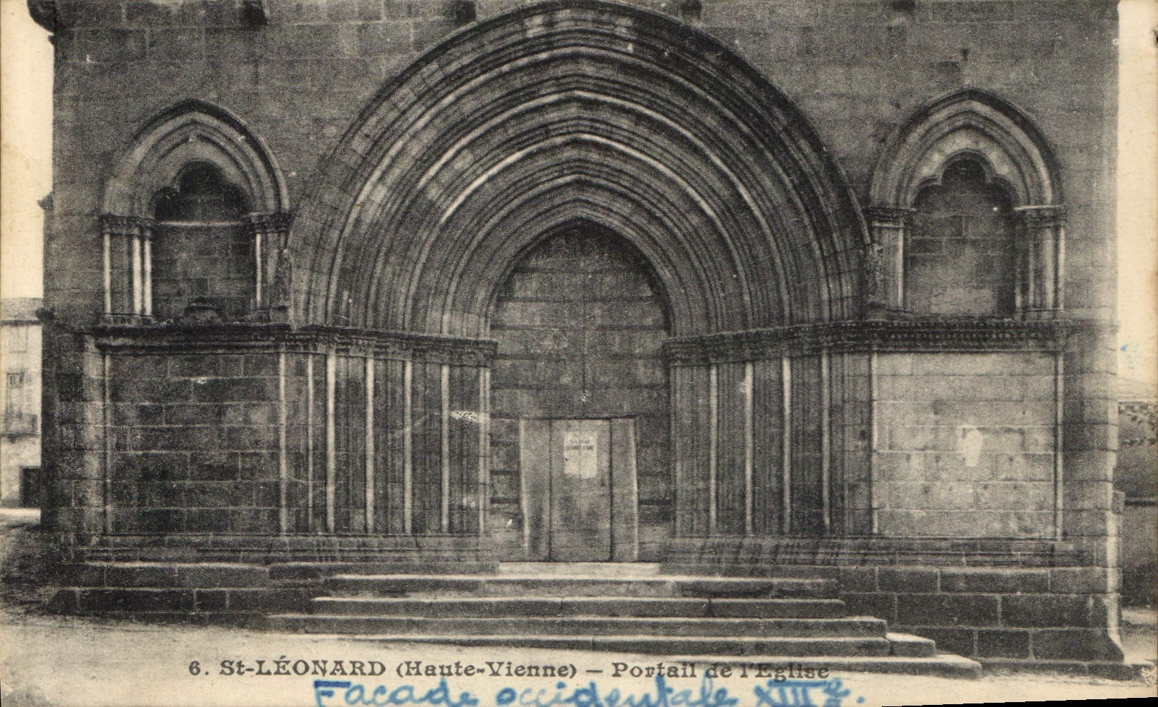 CPA St Leonard Haute Vienne Portail de l'Eglise 