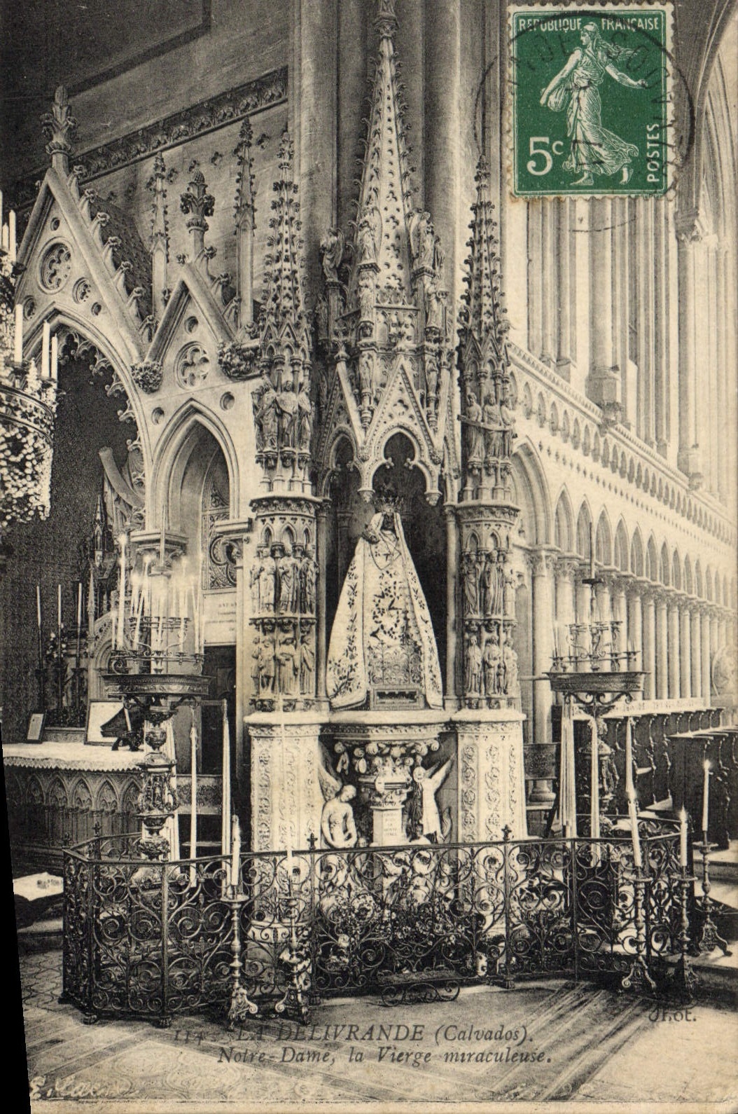 CPA La Delivrande Calvados Notre Dame la Vierge miraculeuse