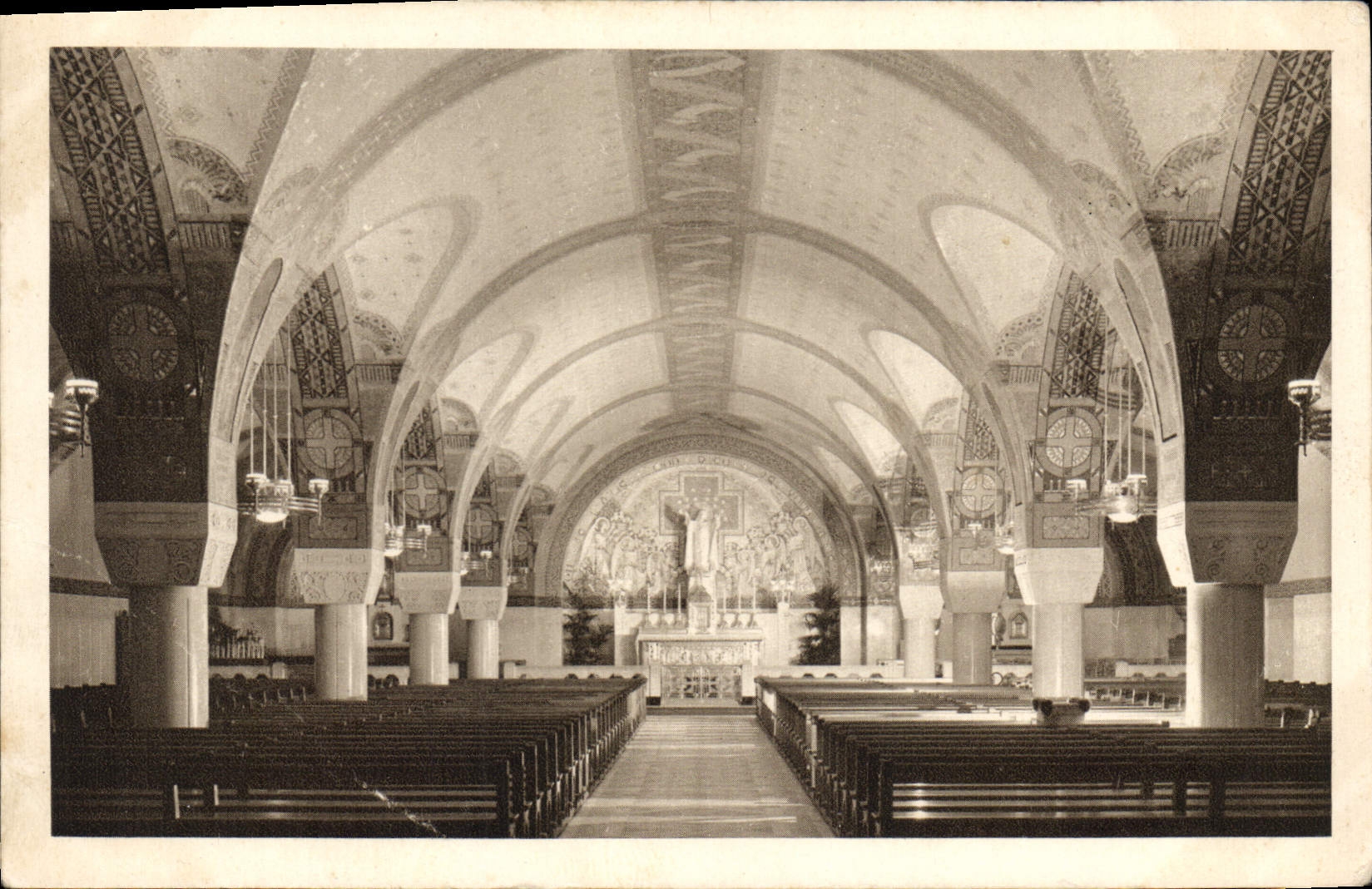 CPA La Basilique de Lisieux La Crypte Vue Generale 